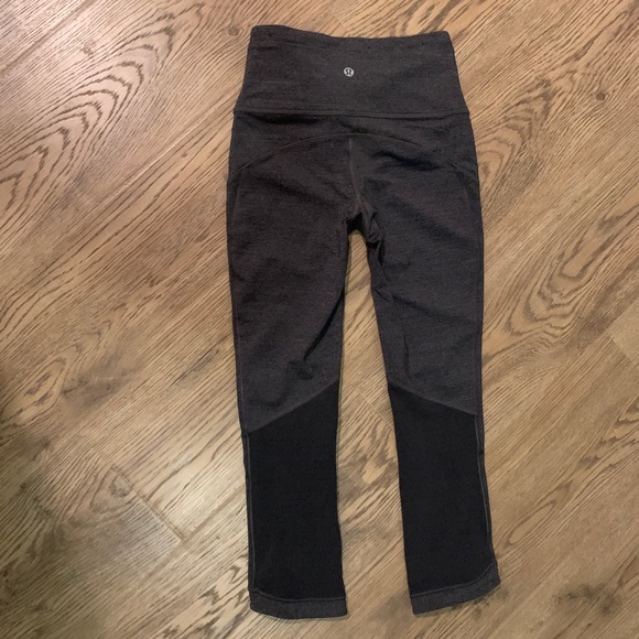 🍋 Lululemon Athletica Black/Gray Leggings Size 2. - Picture 2 of 6